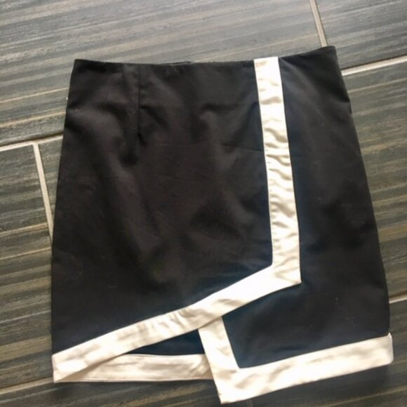 Bardot (Australian) fitted black/white mini skirt with asymetrical hem size 6 - Picture 3 of 13